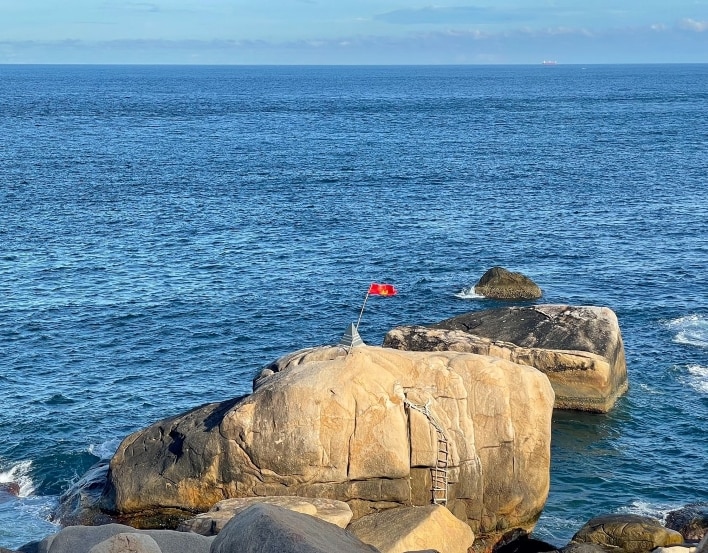 Du khách sẽ không thể quên trải nghiệm đón bình minh tại Mũi Đôi.