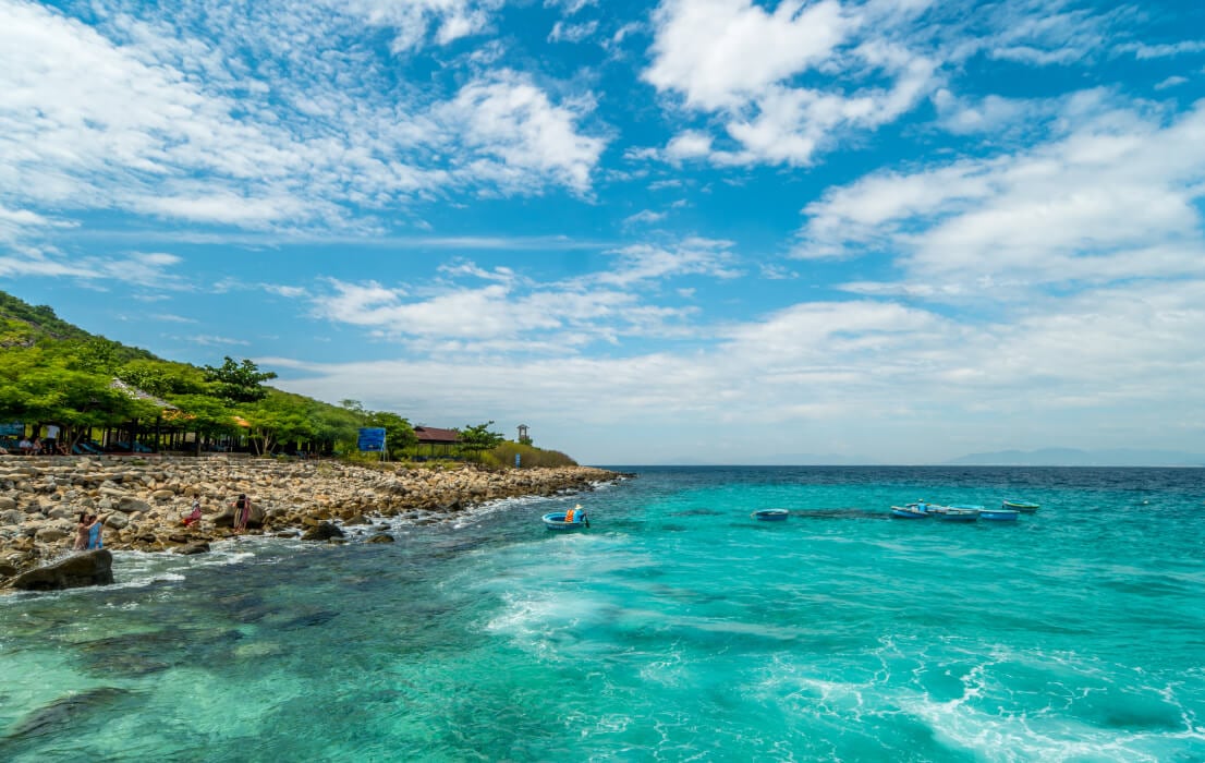 Đừng bỏ lỡ những rặng san hô rực rỡ tại Hòn Mun.