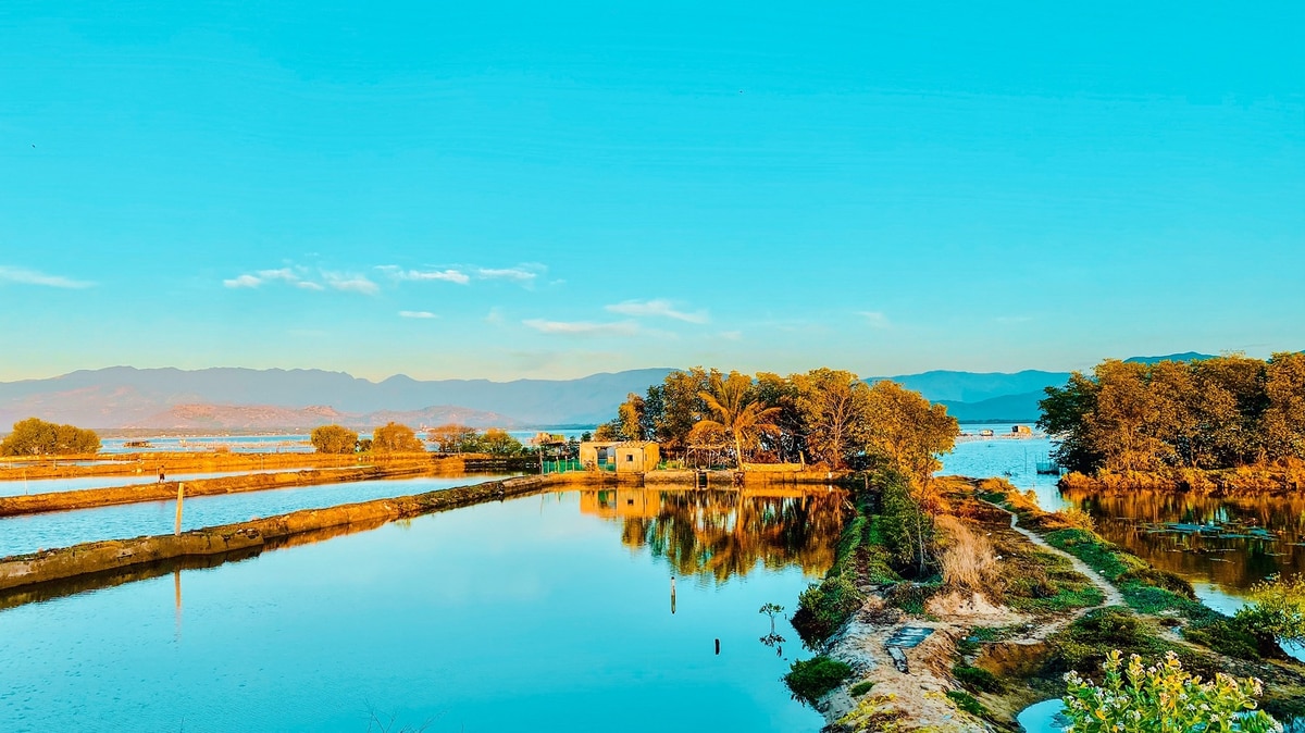 Những giây phút bình yên tại đầm Thủy Triều.