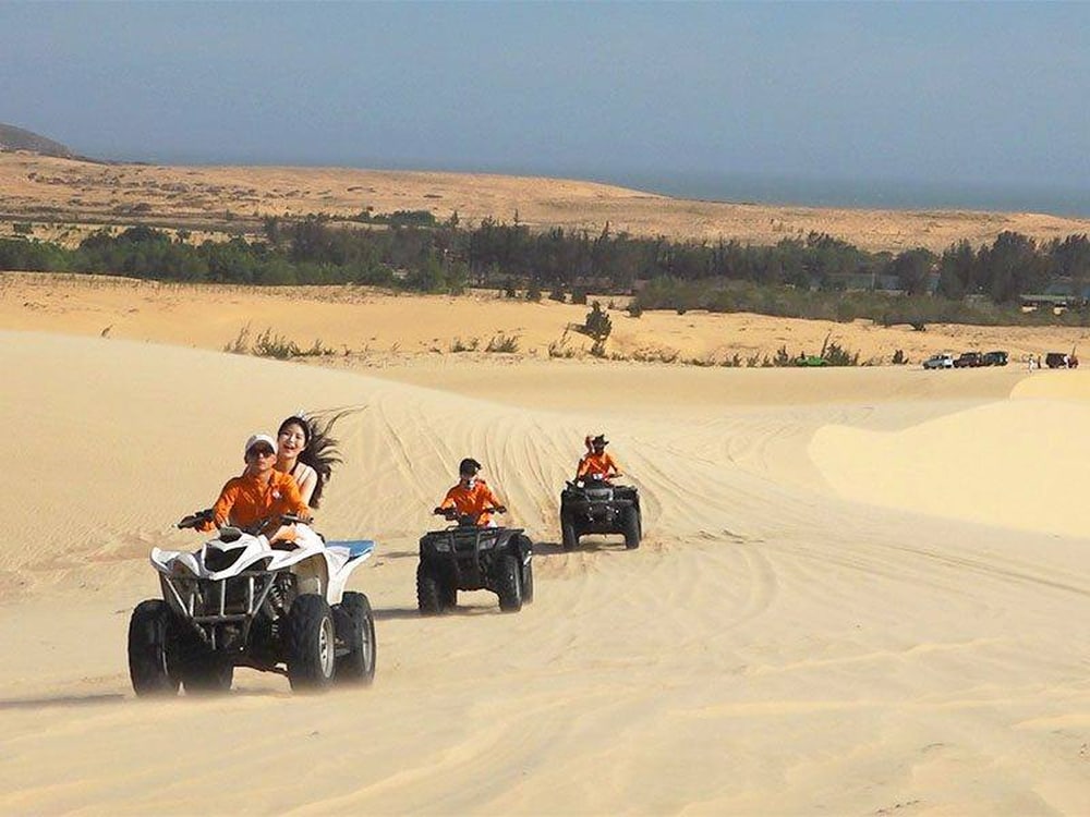 Lái xe địa hình tại Bàu Trắng 