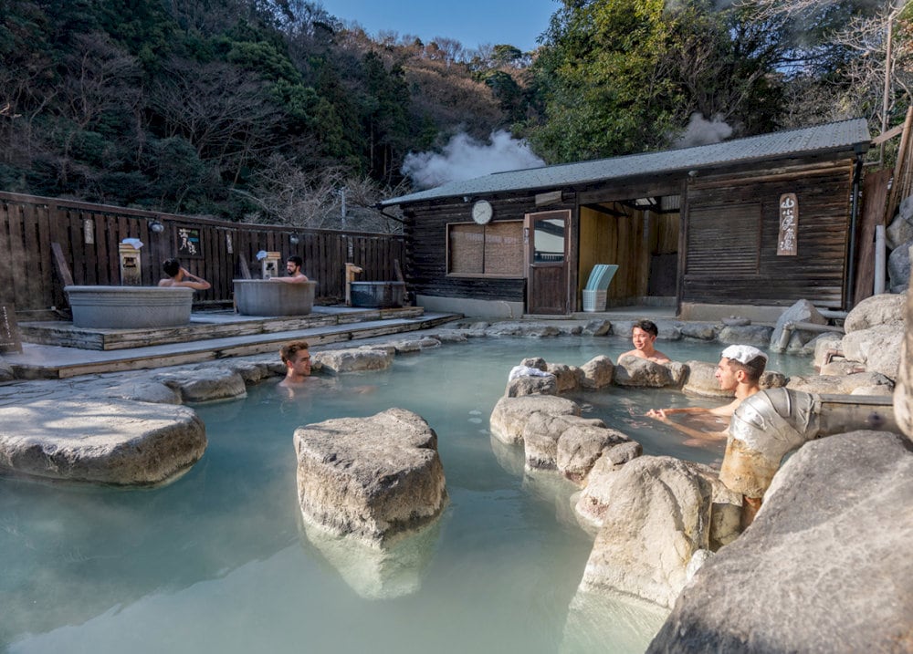 Hãy thư giãn cùng với trải nghiệm tắm onsen truyền thống 