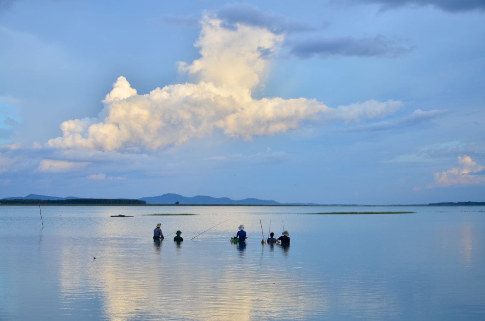 Câu cá ở lòng hồ Dầu Tiếng