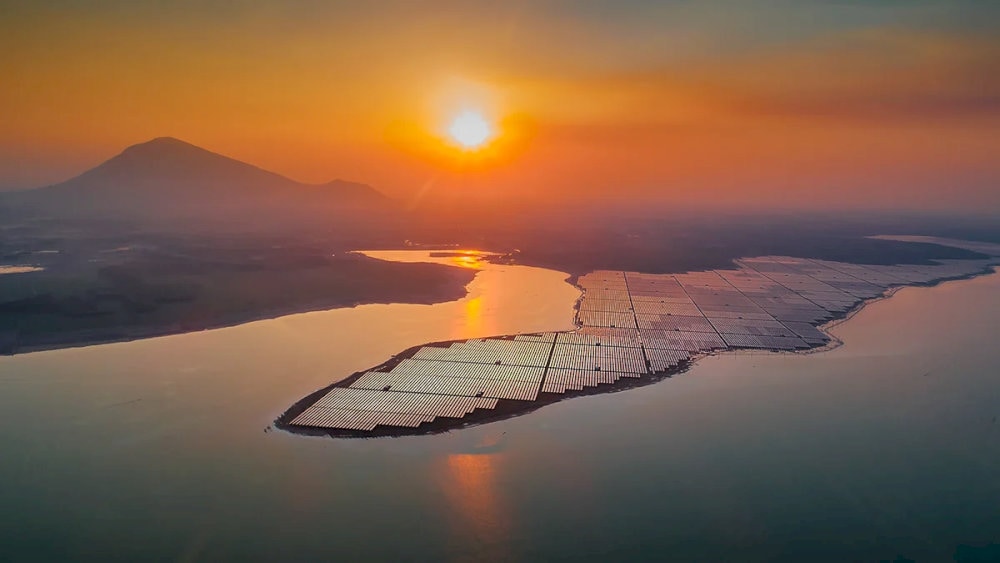 Khoảnh khắc mặt trời lặn đẹp mê mẩn