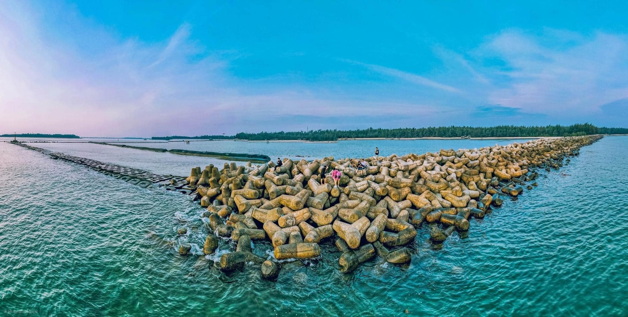 Bãi đá độc đáo nằm giữa biển Hải Dương