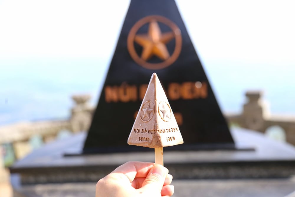 Món kem “check-in Núi Bà Đen”