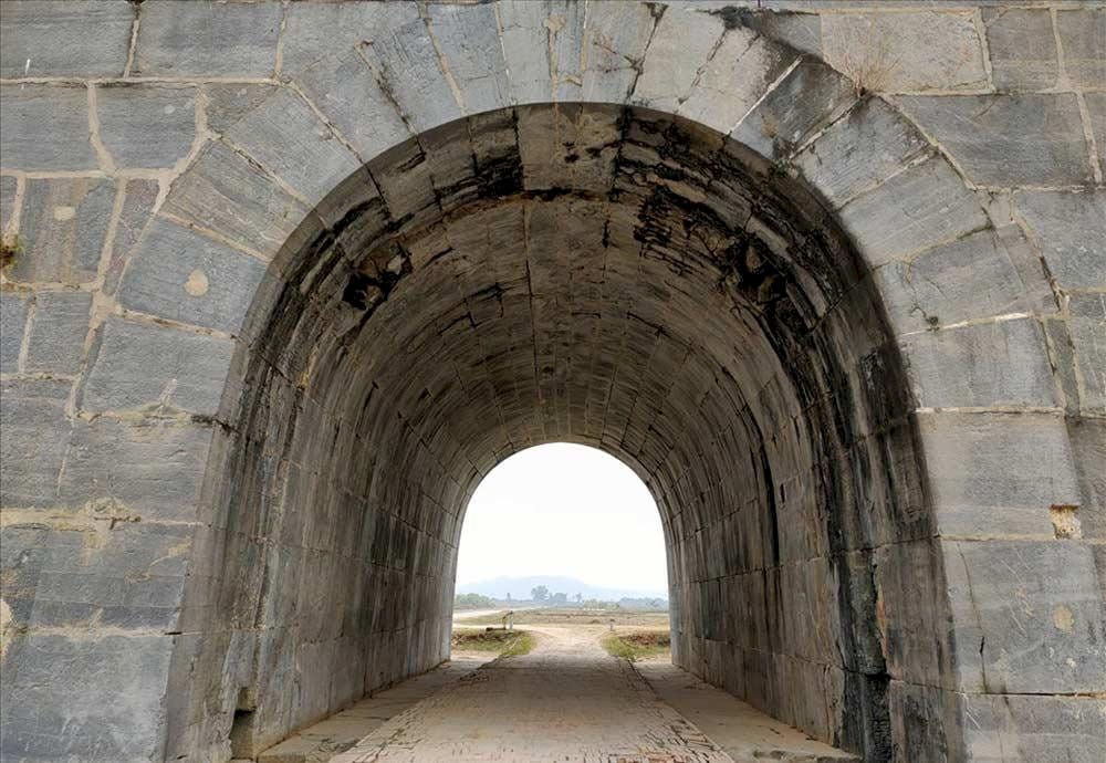 Cổng thành được xây dựng theo hình vòm cung giúp gia tăng khả năng chịu lực