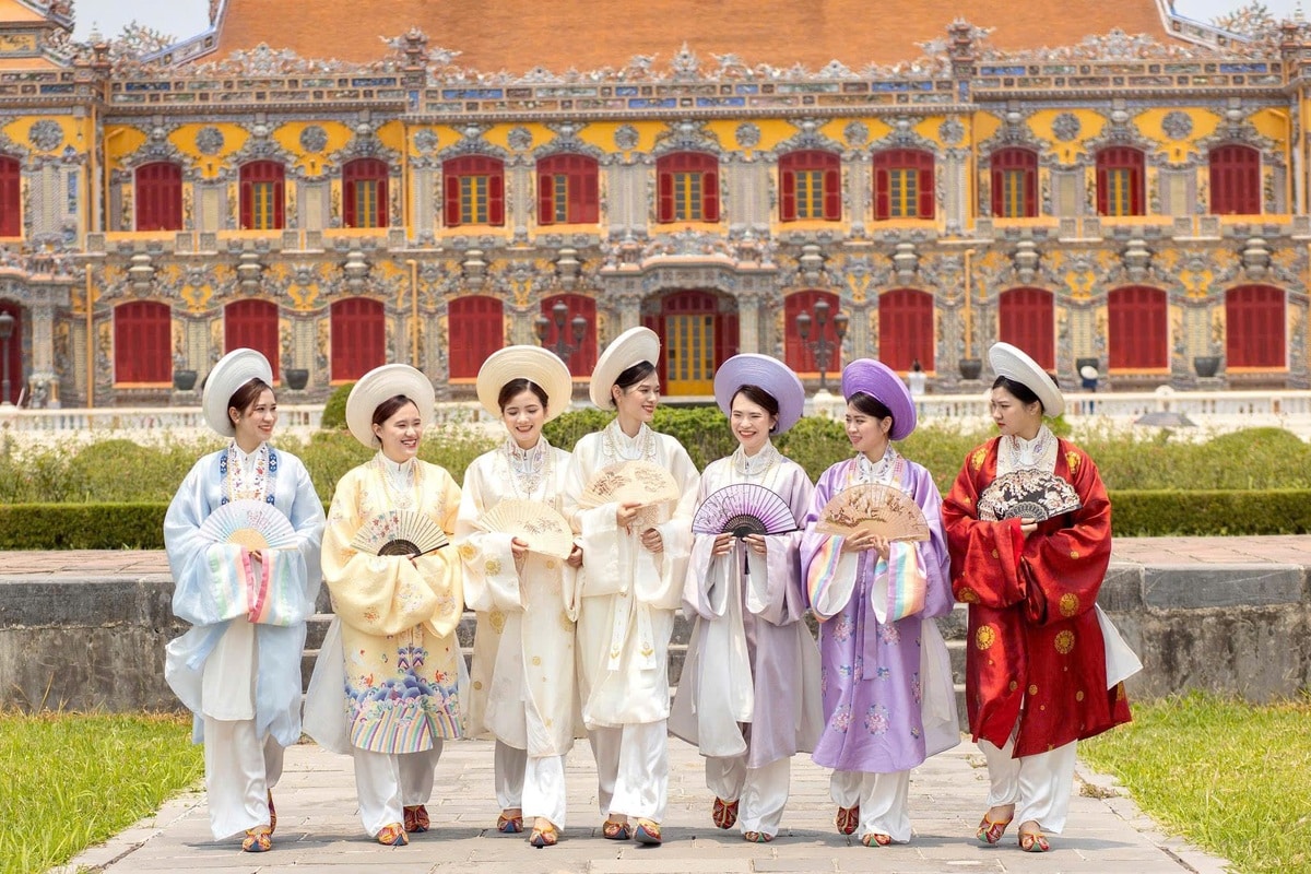 Ao nhat binh, once reserved for royal women during the Nguyen Dynasty, is now revived and embraced by youth during weddings, Tet, and vintage-style photo shoots