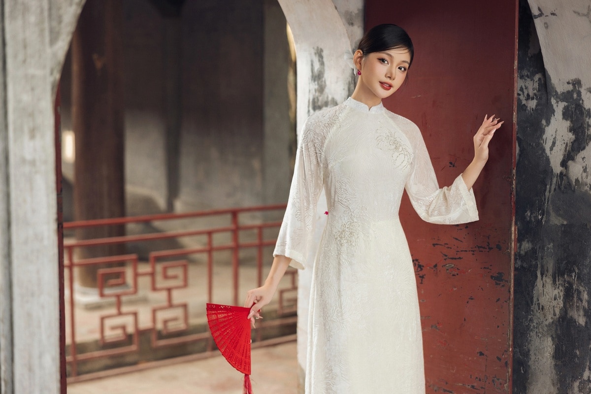 Every detail and color in traditional clothing conveys messages about virtue, gender, regional identity, and harmony with nature 