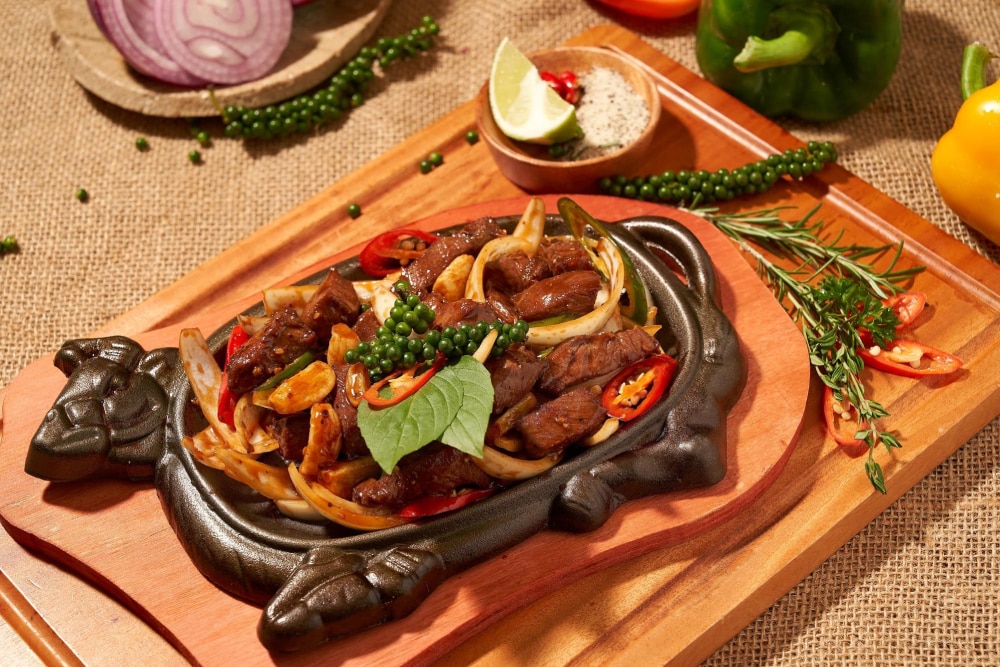 Bò né Sài Gòn có hương vị đặc biệt, không pha lẫn với bất kỳ vùng miền nào