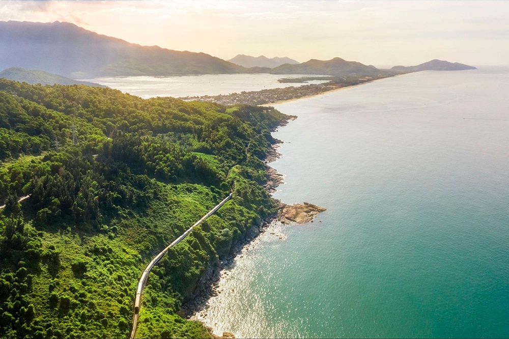 travel from hanoi to hue by train