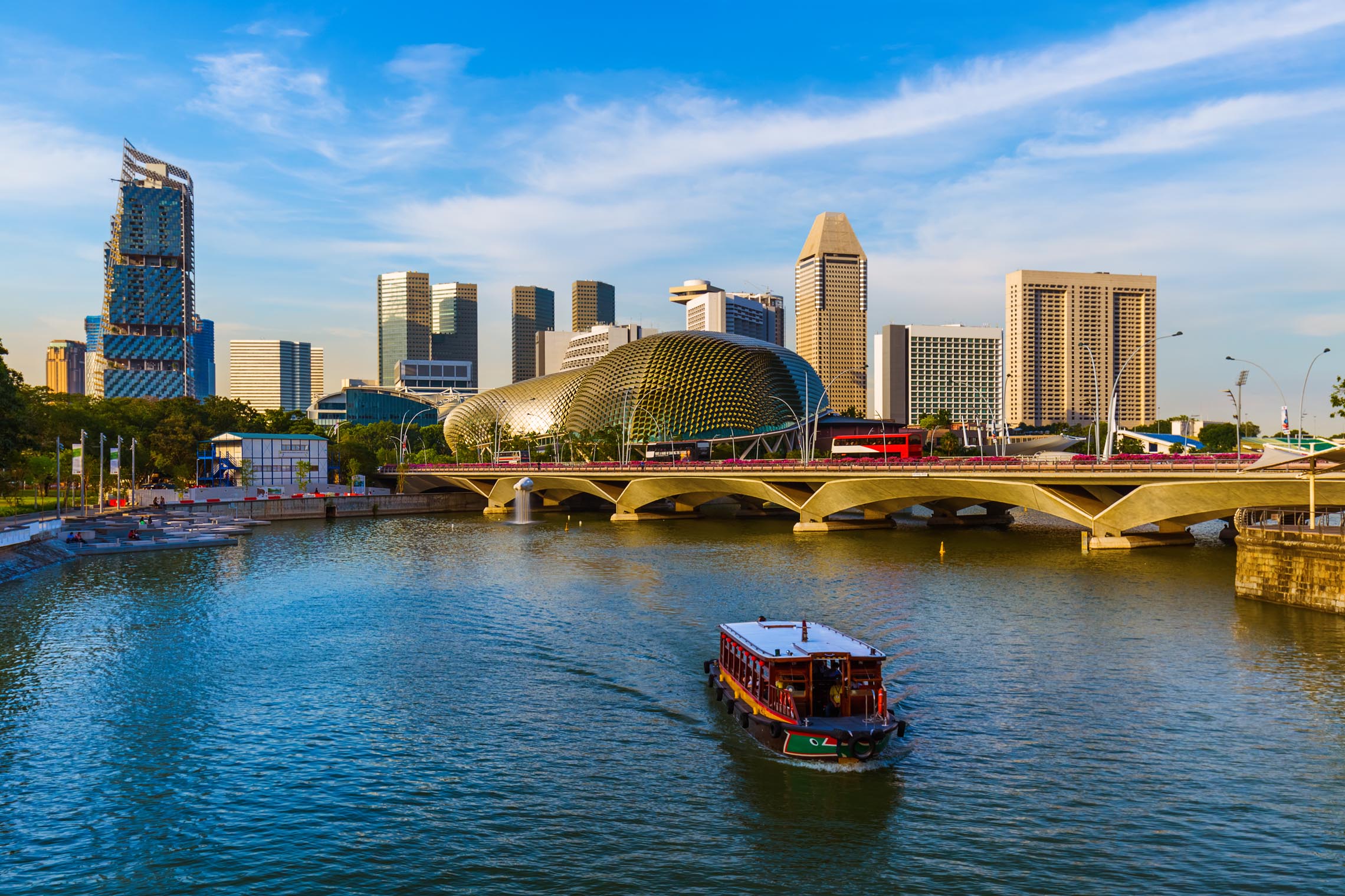 Singapore city skyline with modern architecture and Marina Bay, a striking scene among things to do in Singapore