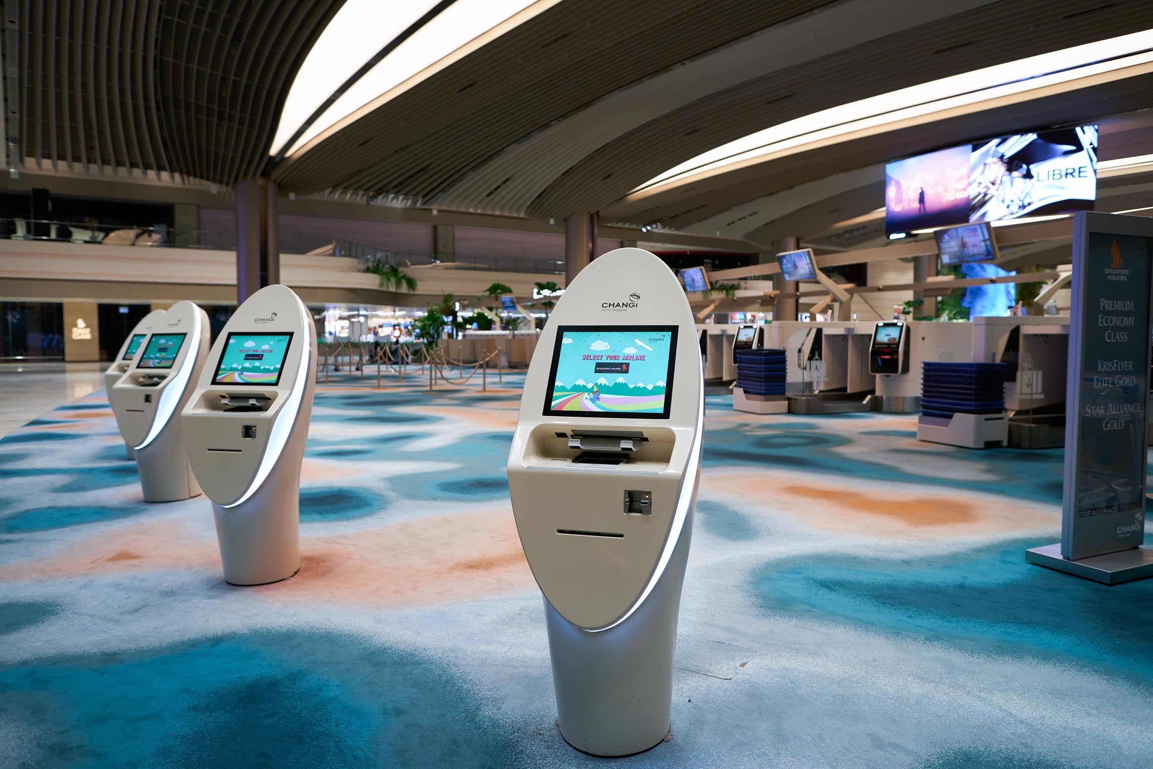 Modern facilities and diverse passenger amenities at Singapore Airport (Changi)