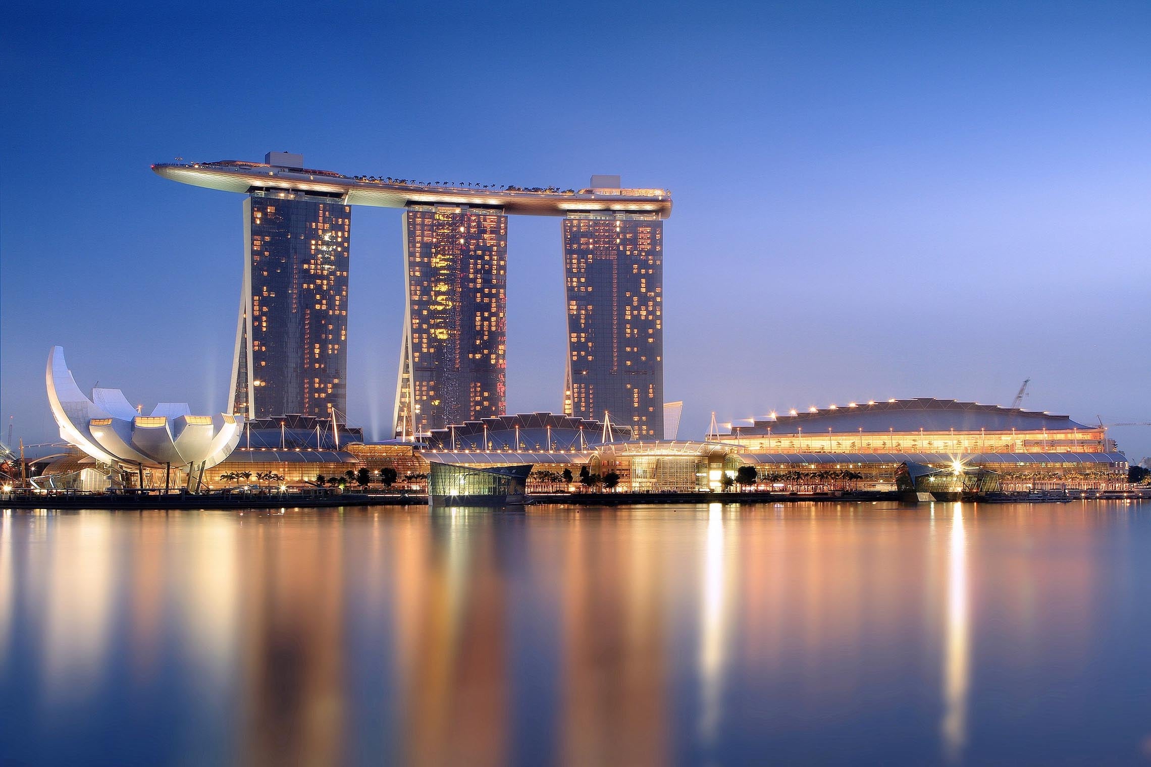 Marina Bay skyline and waterfront buildings at dusk, illustrating hotels in Singapore near the city’s modern waterfront