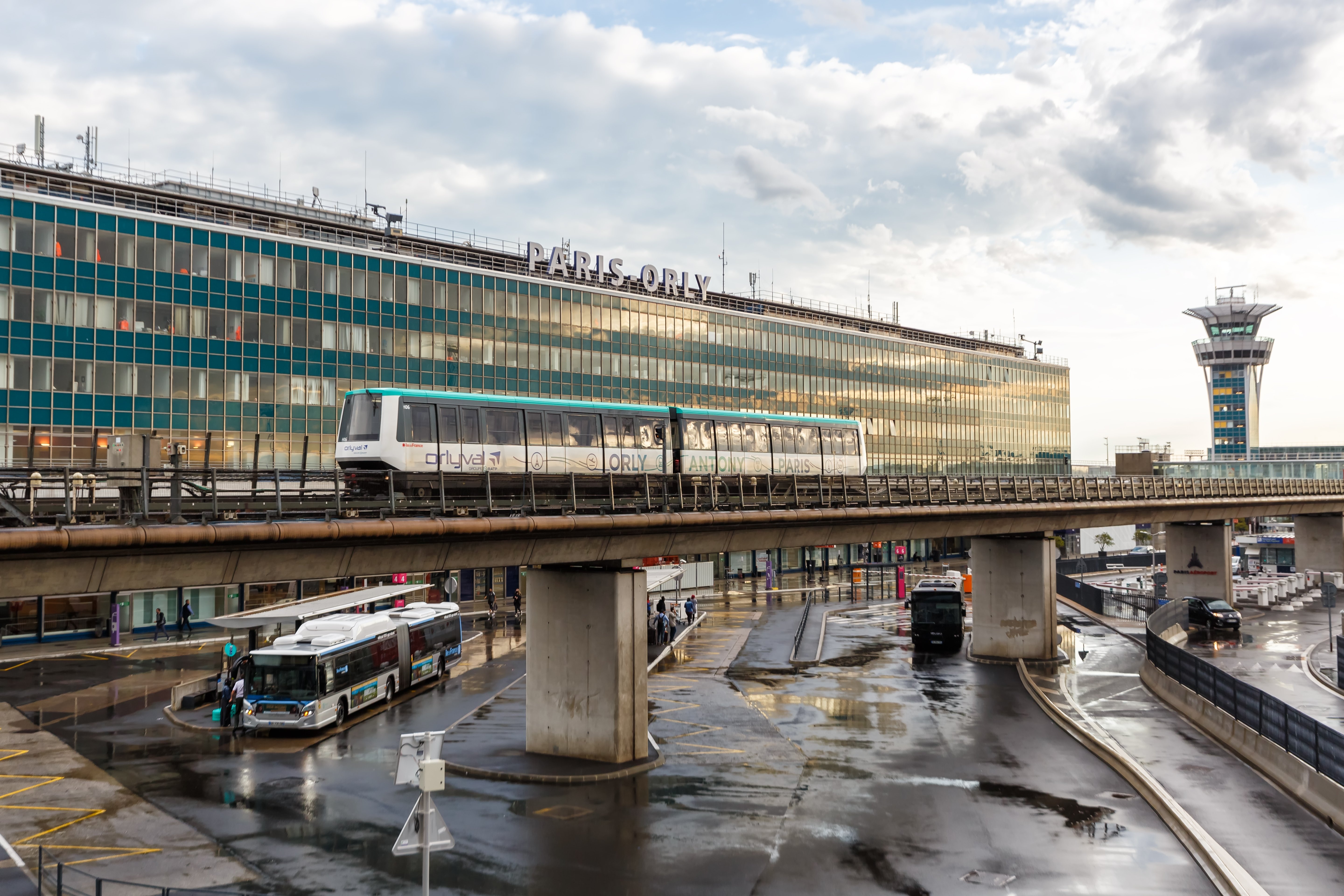 Regional train connecting travellers to and from central Paris