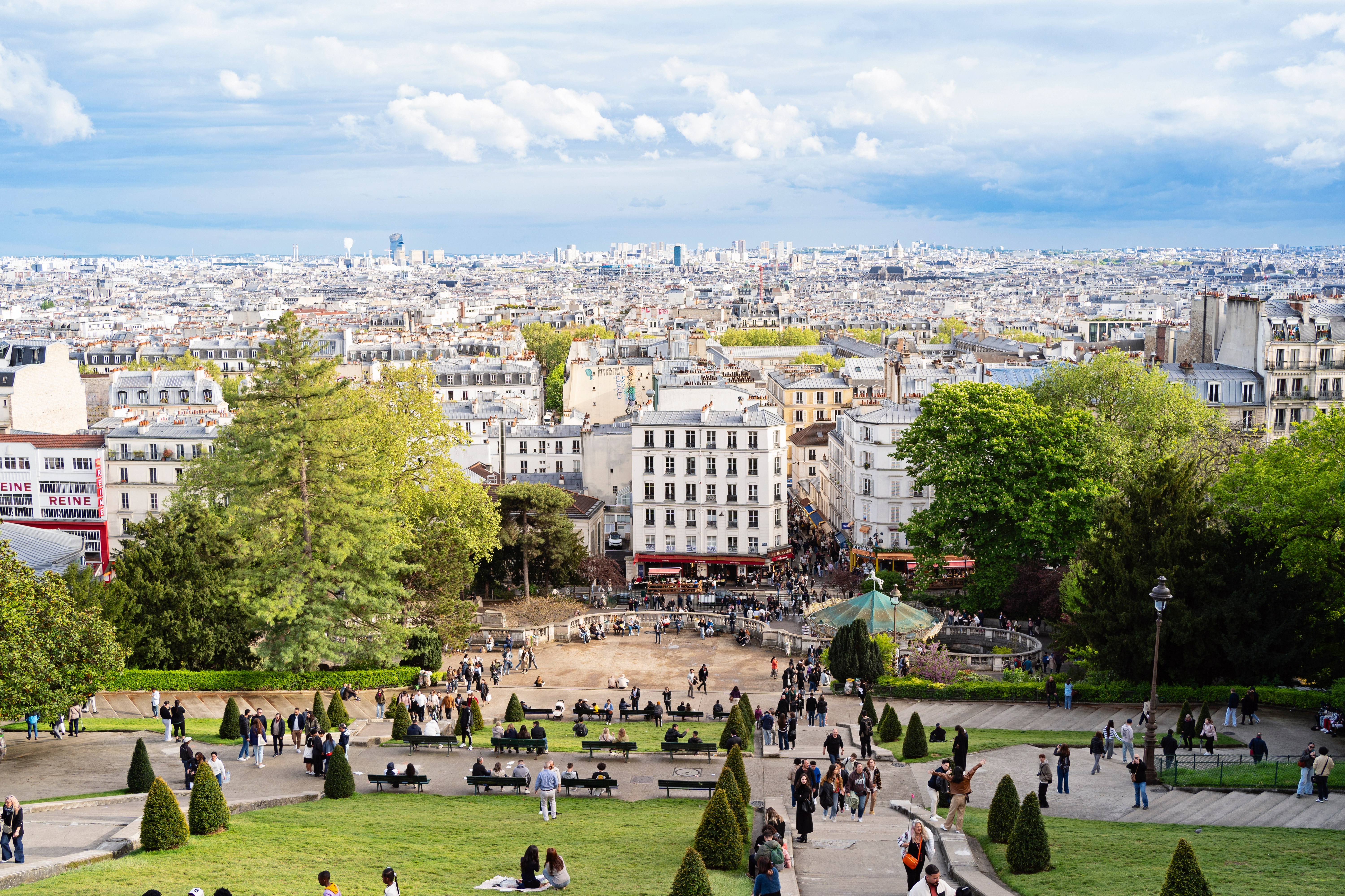 Mỗi ngày ở thành phố Paris đều mang một vẻ đặc biệt