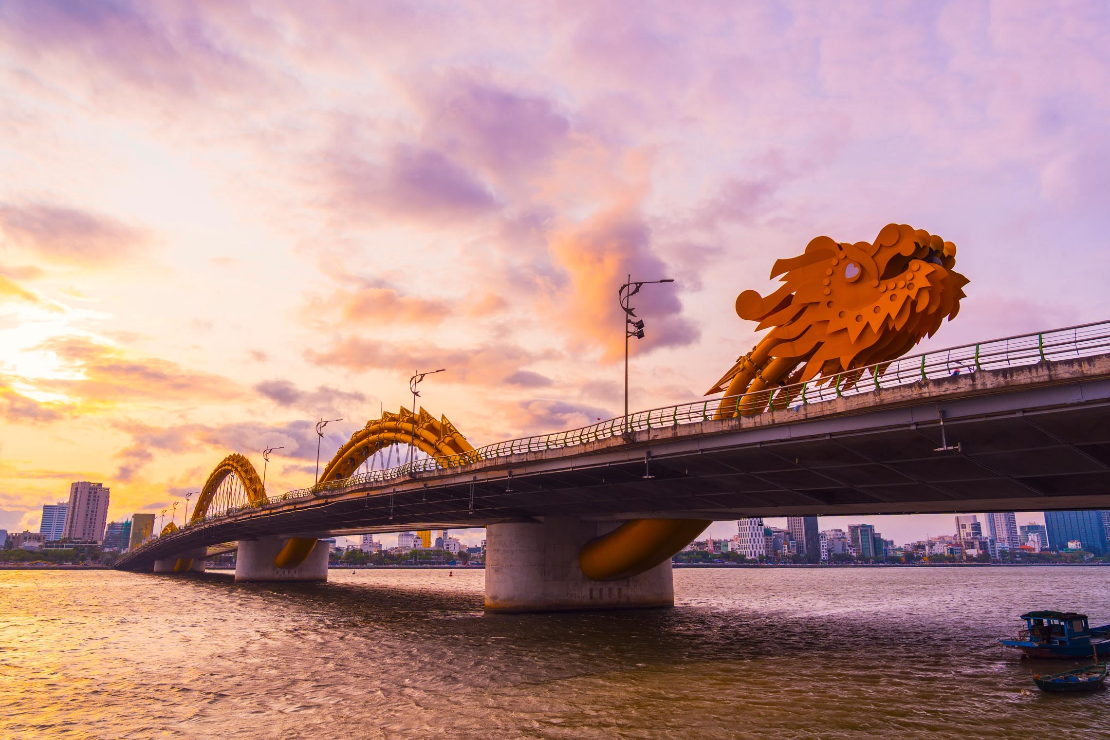 Dragon Bridge over the Han River, a standout destination that travellers can encounter after leaving Da Nang Airport