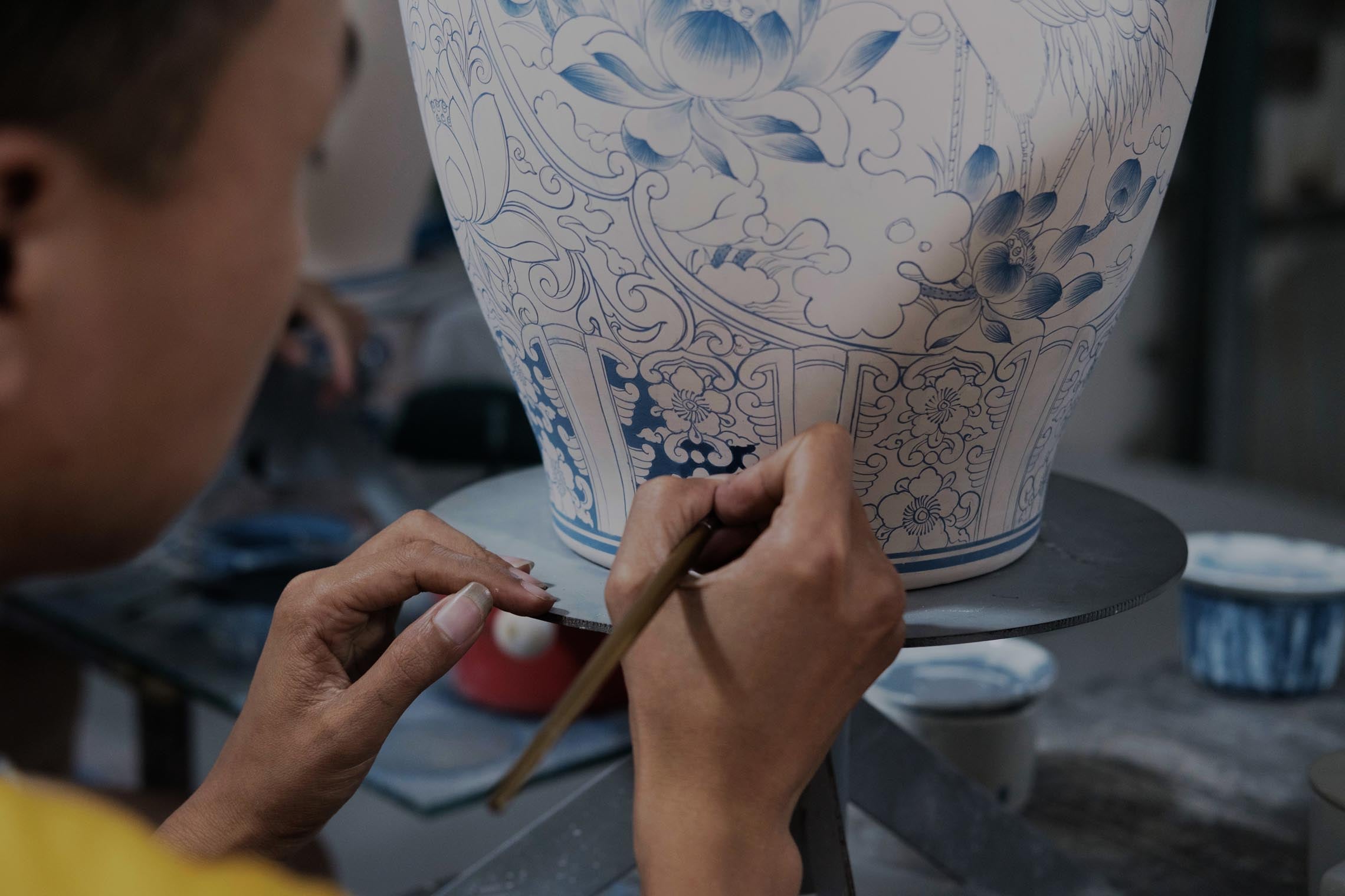 Authentic Bat Trang ceramics serve as a truly meaningful keepsake, beautifully encapsulating the quintessential cultural essence of Hanoi