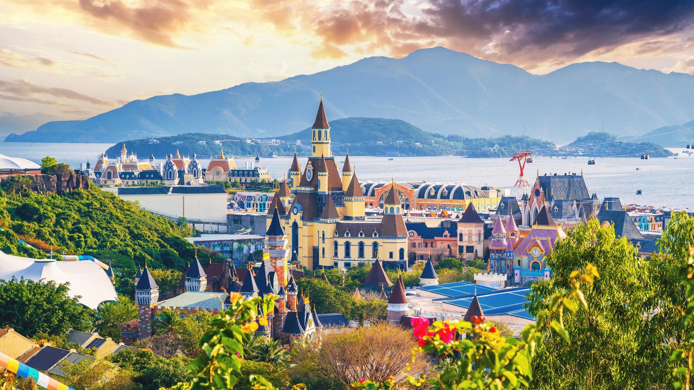 Panoramic view of VinWonders on Hon Tre Island, a popular attraction in Nha Trang, Vietnam