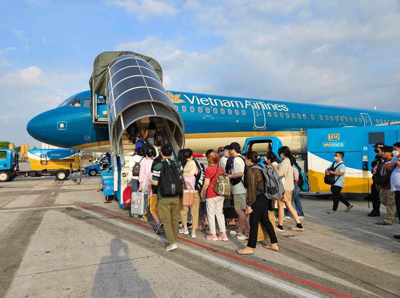 Chuyến bay Công đoàn Nối gần dặm dài thương nhớ 1.png