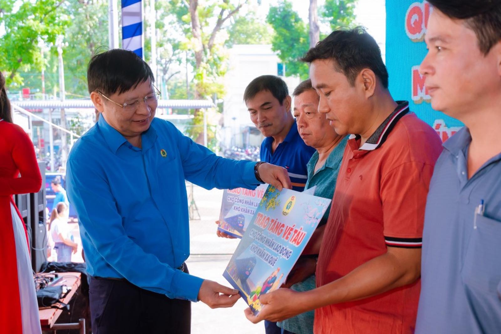 Hành trình Tết Công đoàn Trọn nghĩa tình, vẹn niềm tin 1.jpg