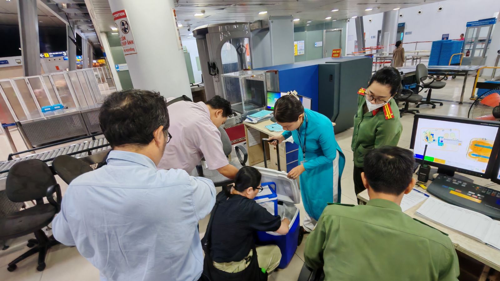 Hai chuyến bay đặc biệt đưa tạng hiến đến hai bệnh nhi 2.jpg