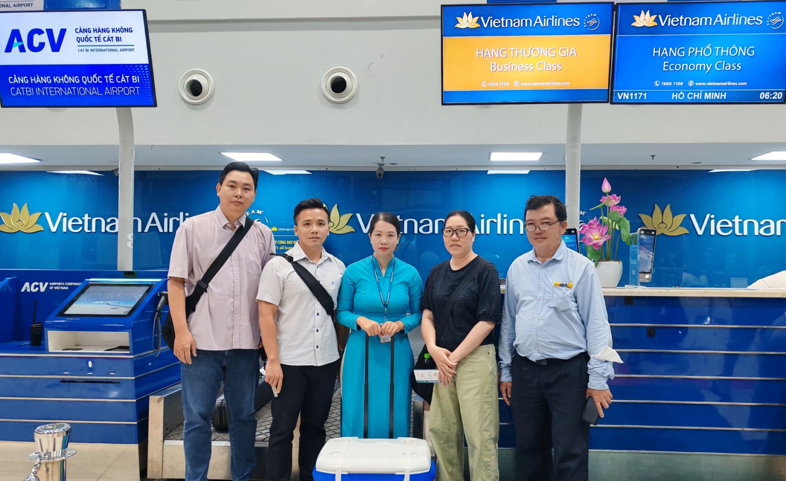Hai chuyến bay đặc biệt đưa tạng hiến đến hai bệnh nhi 3.jpg