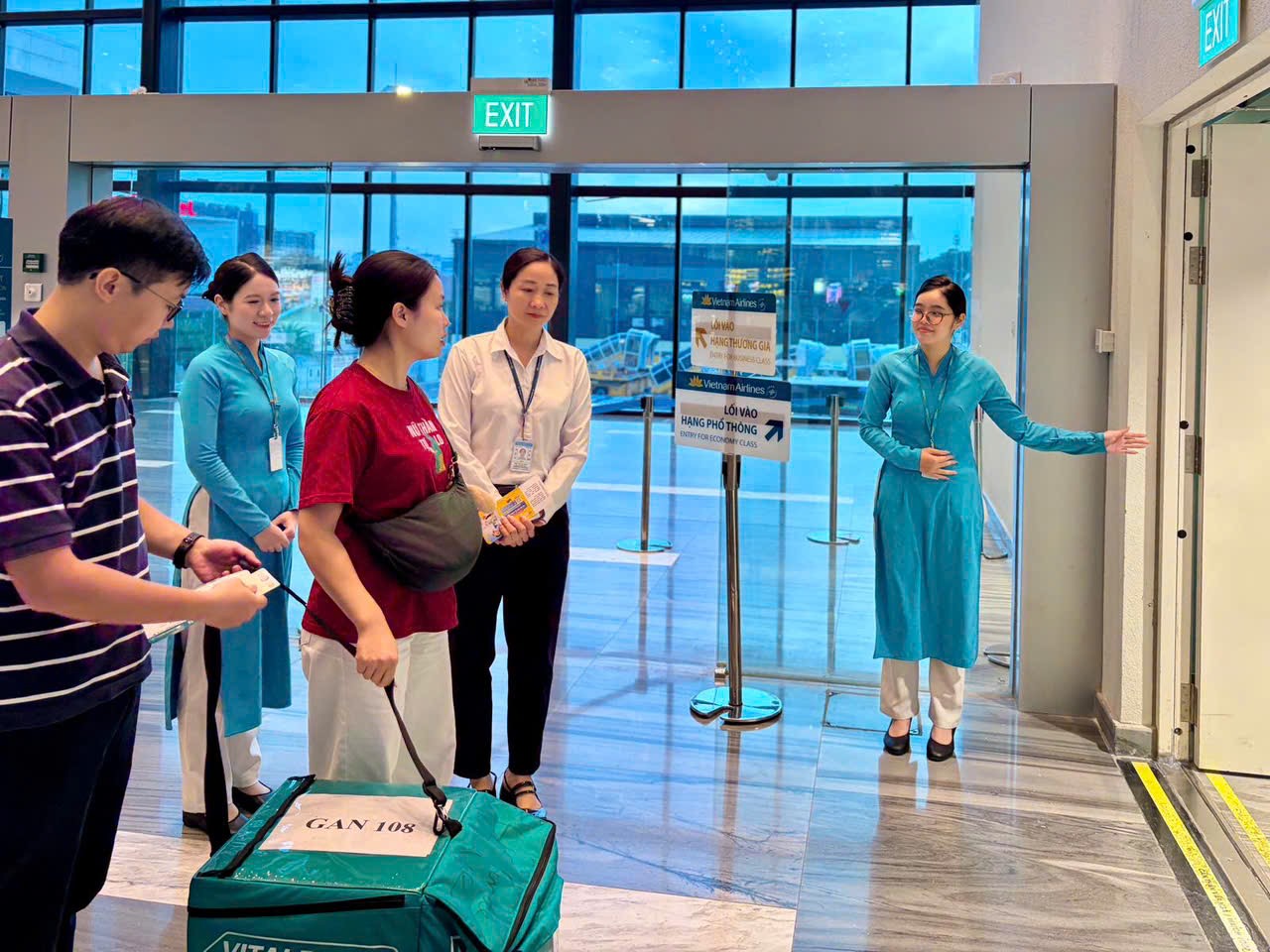 Hai lần thay đổi kế hoạch chuyến bay để vận chuyển mô, tạng hiến 2.jpg