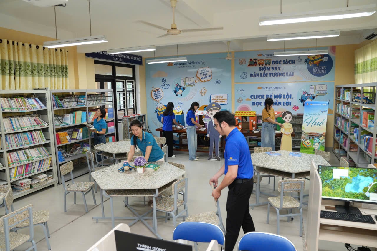 Tất bật hoàn thiện Thư viện xanh trước ngày khai giảng tại Trường THPT Nam Đông 5.jpg