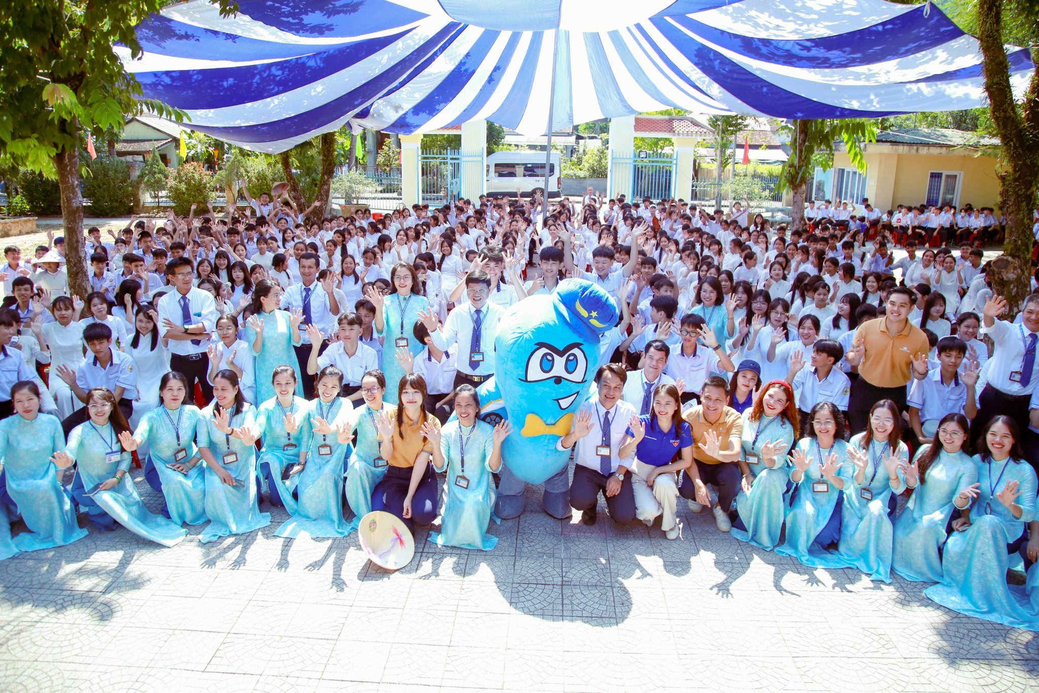Vietnam Airlines gieo mầm mơ ước từ Thư viện xanh ở trường THPT Nam Đông 15.jpg