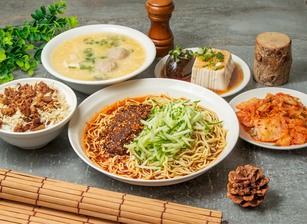 Liang Mian is a simple everyday dish that visitors can easily find at small carts or street food stores