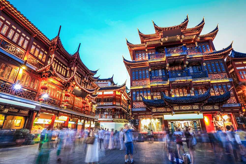 Old Town attract tourists with its bustling atmosphere and stalls selling a variety of street foods with the old flavors of Shanghai