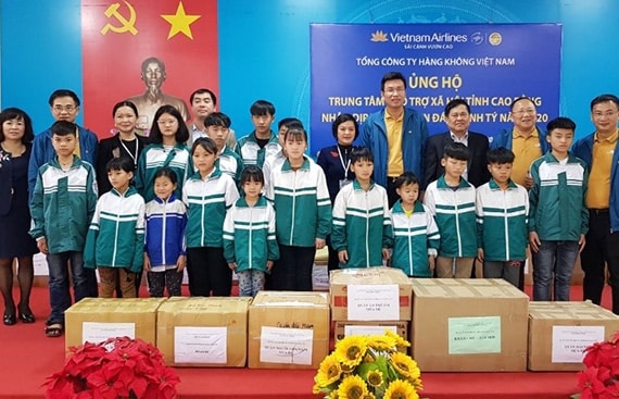 VNA mang Tết ấm đến với đồng bào tỉnh Cao Bằng