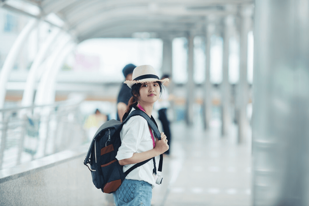 16 tuổi đi máy bay một mình được không? Những lưu ý phụ huynh cần biết