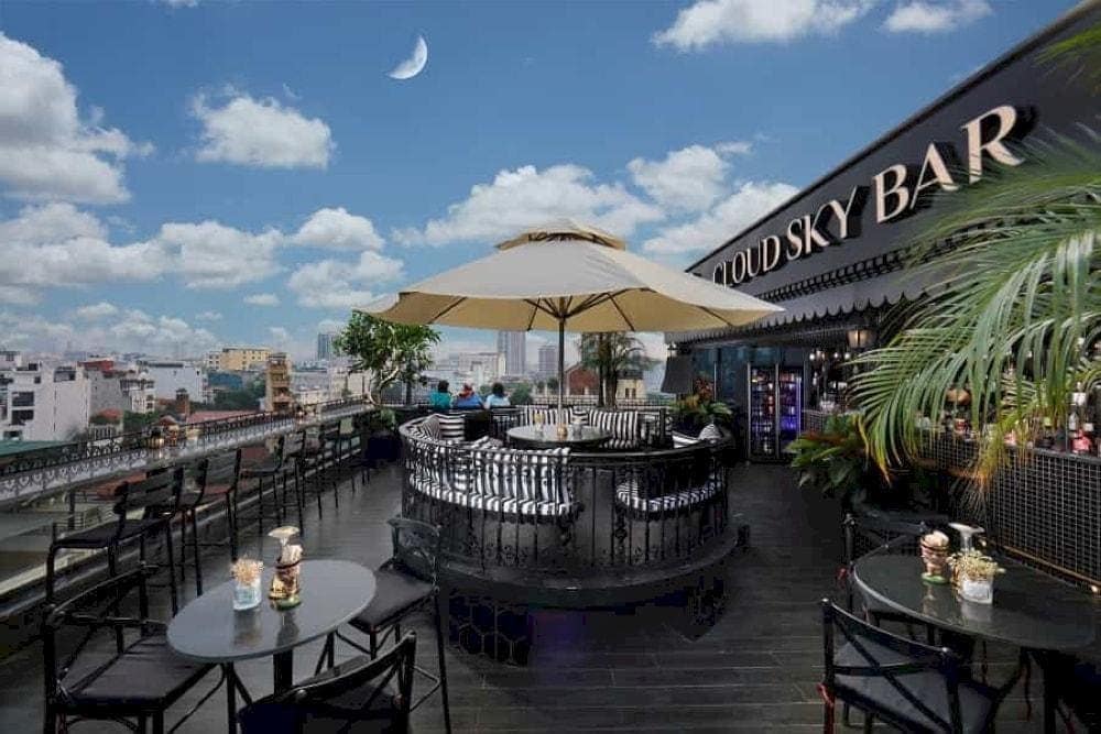 12+ Quán bar sân thượng tuyệt đẹp ở Hà Nội với tầm nhìn ngoạn mục ra thành phố