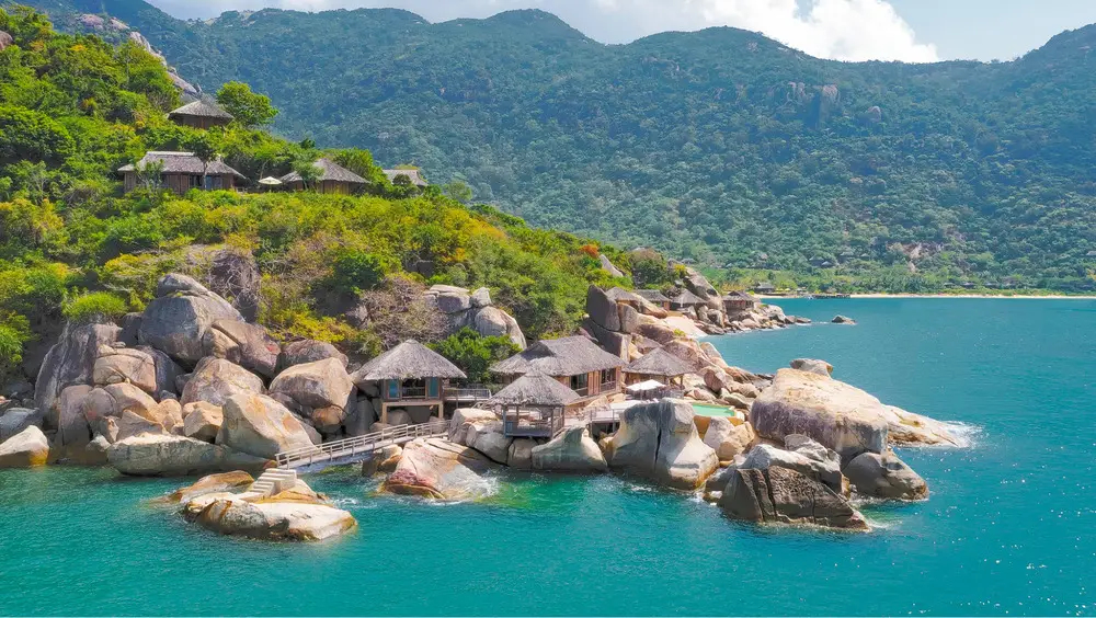 Vịnh Ninh Vân là điểm đến mà du khách không thể bỏ lỡ.