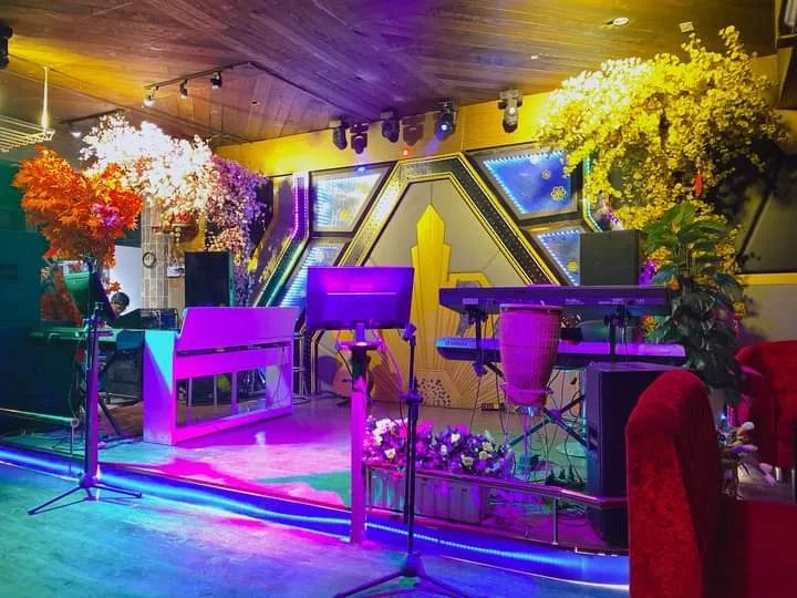 tham gia tiết mục giao lưu văn nghệ