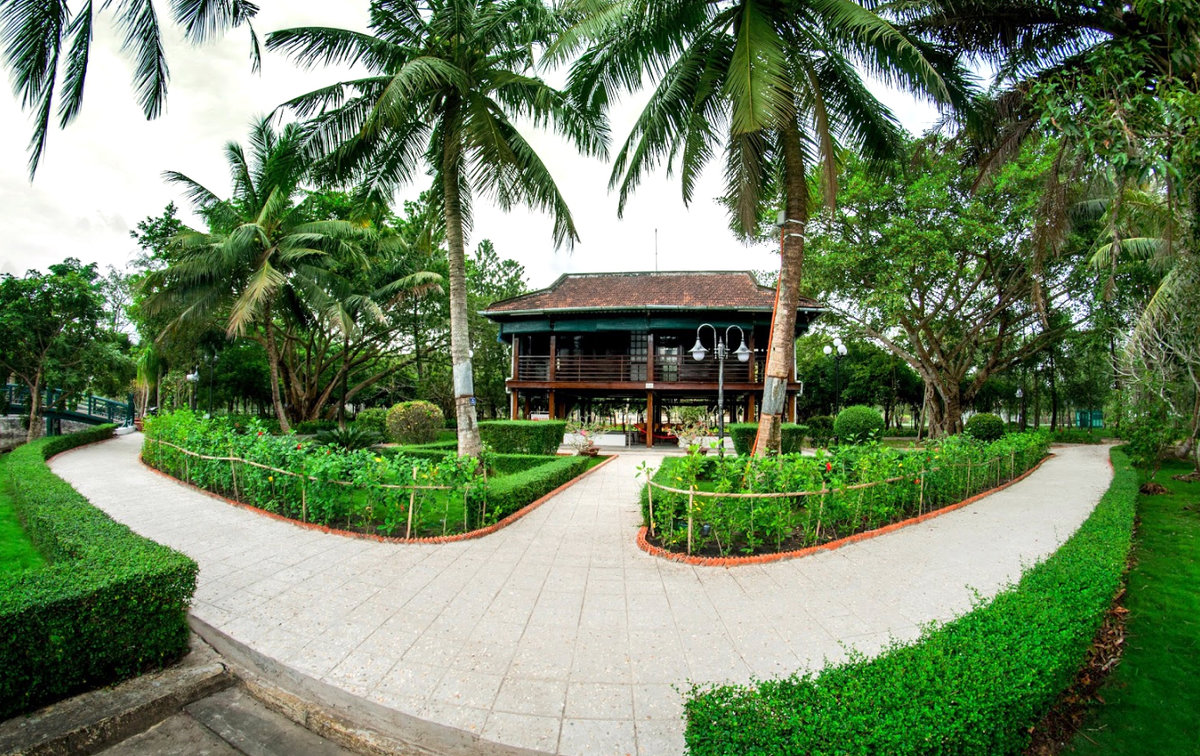 Khu tưởng niệm Chủ tịch Hồ Chí Minh 