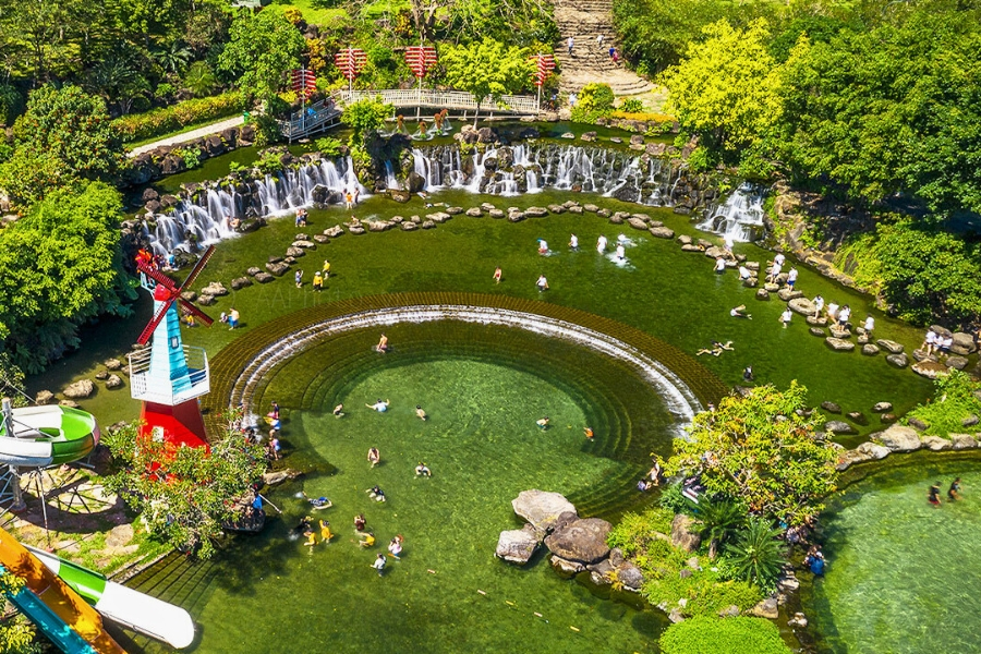 Giải nhiệt tức thì tại Suối Mơ với dòng nước trong vắt, mát lạnh. Nơi đây là thiên đường để vui chơi và thư giãn giữa thiên nhiên