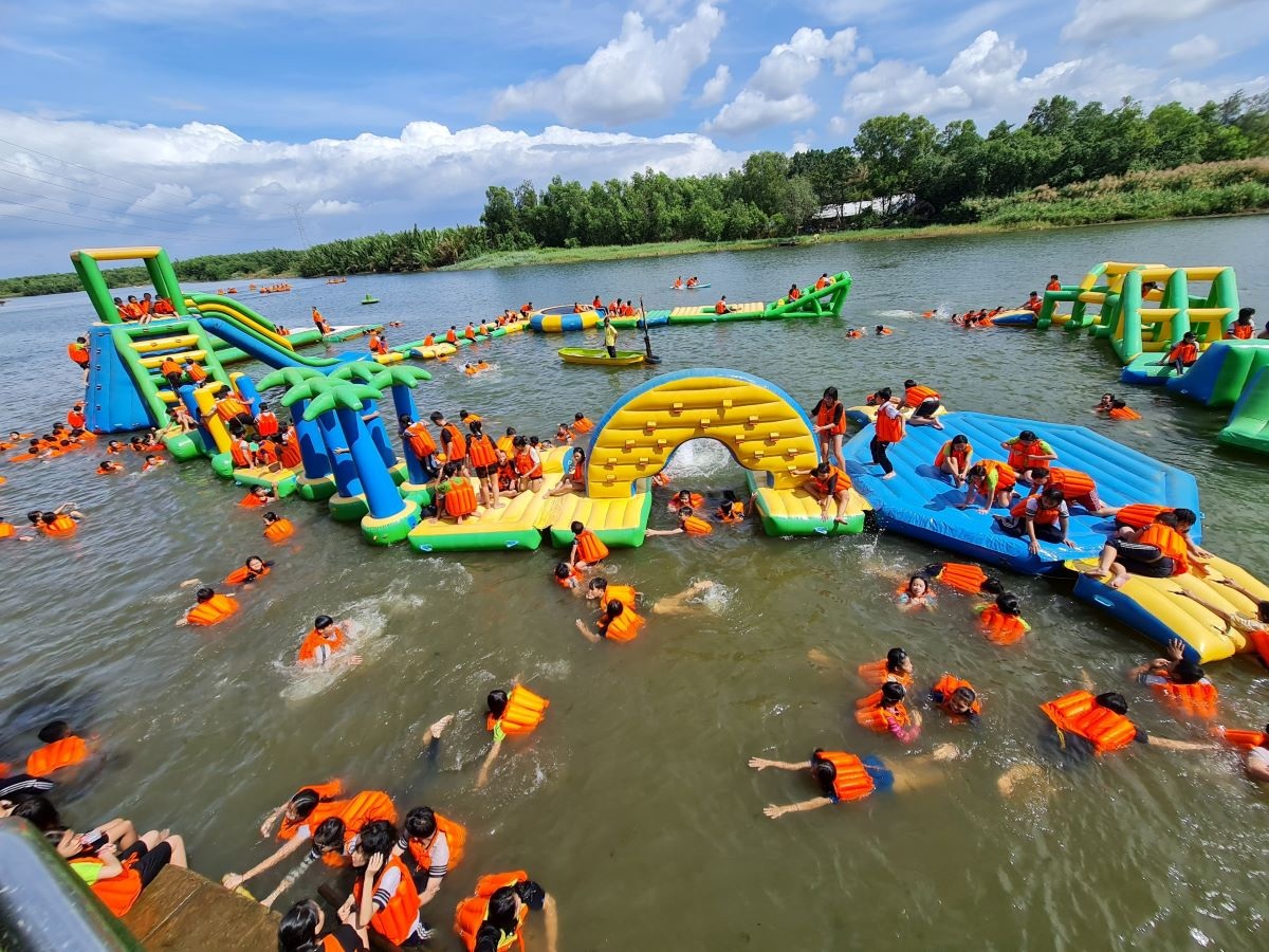 Khu sinh thái ven sông, thích hợp vui chơi team-building, tắm sông và ăn uống ngoài trời