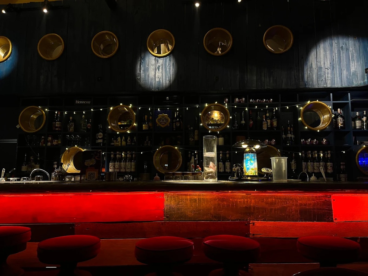 GoodTime Burger Bat Dan has a small, cozy space, suitable for gathering friends and chatting.