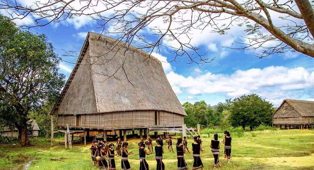 Buôn Đôn có vẻ đẹp hoang dã của núi rừng, sự đặc sắc về văn hóa đồng bào dân tộc địa phương