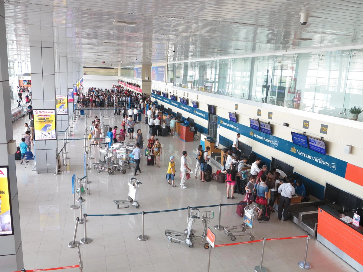 Sân bay quốc tế Nội Bài khai thác 2 nhà ga với khoảng 30.000 hành khách và 230 lượt cất hạ cánh trong ngày cao điểm