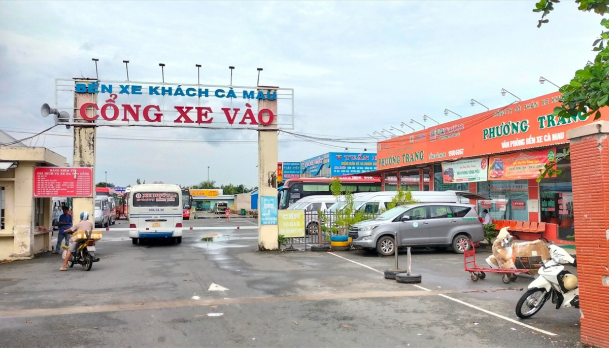 Với du khách ở khu vực miền Tây, miền Nam có thể lựa chọn di chuyển bằng xe khách