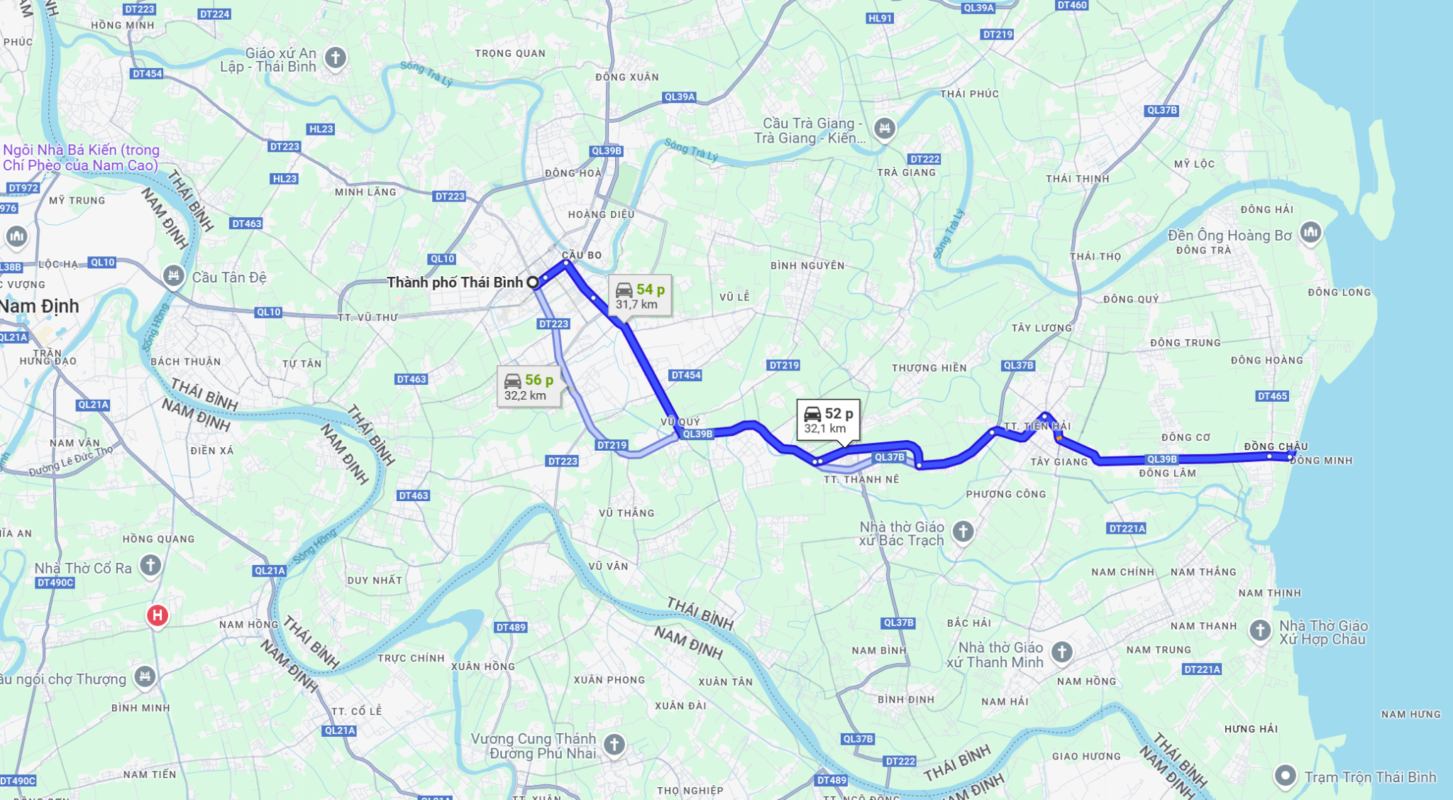 Bãi biển Đông Châu cách trung tâm thành phố 30 - 35km