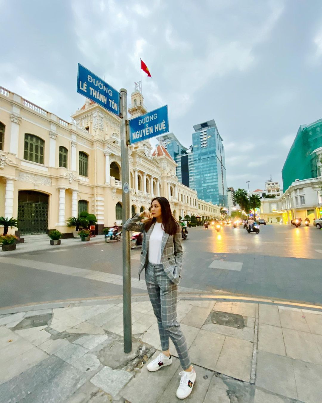 Phố đi bộ Nguyễn Huệ lung linh ánh đèn