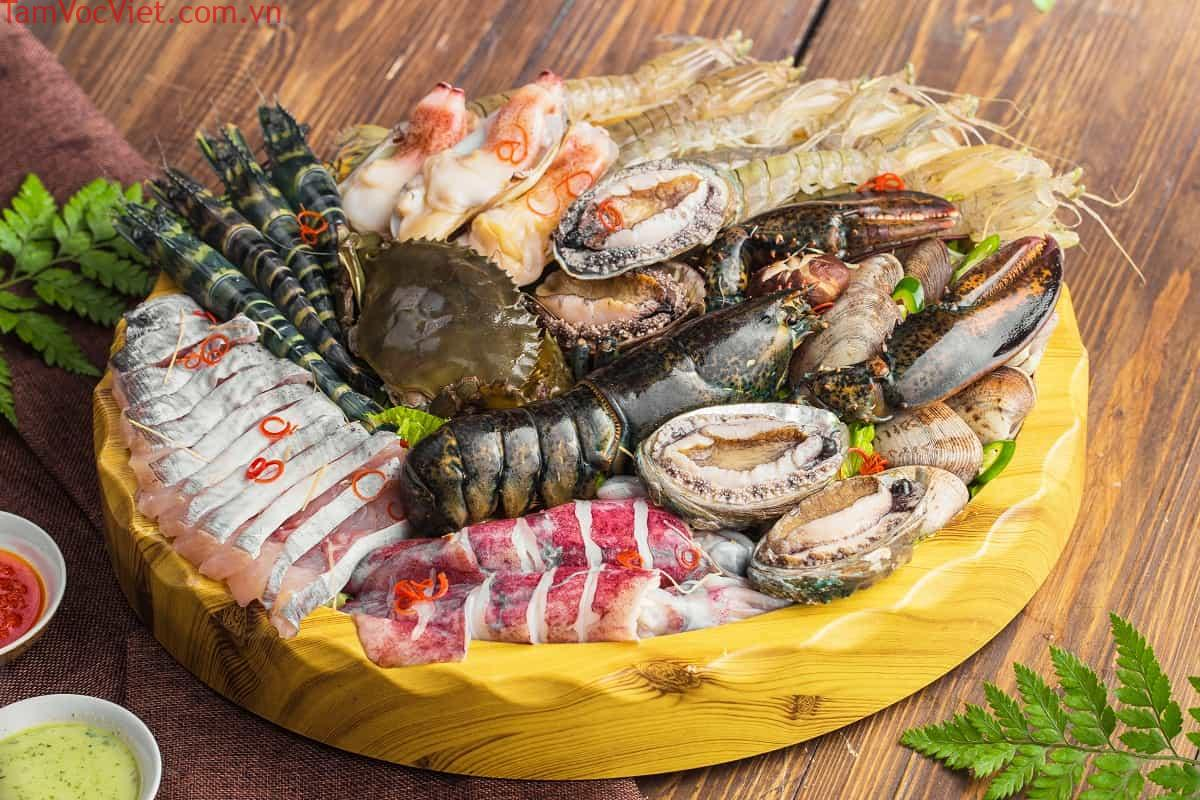 Đừng bỏ lỡ bữa tiệc hải sản hấp dẫn khi đến với bãi biển Cửa Đại.