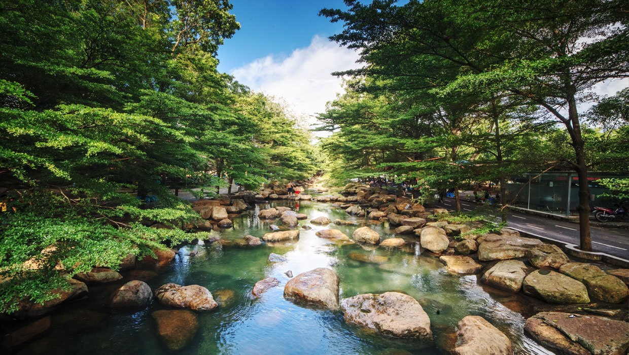 Tắm suối mát lạnh, picnic giữa thiên nhiên xanh mát – một ngày thư giãn đúng nghĩa