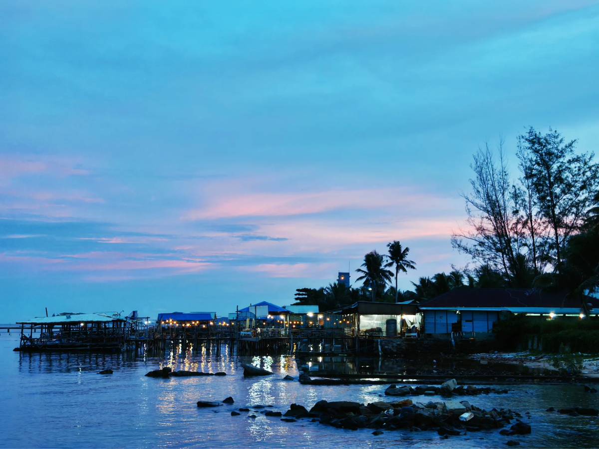 Làng chài Hàm Ninh 