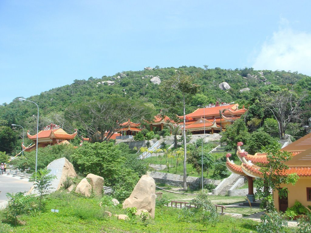Núi Minh Đạm – nơi thiên nhiên xanh mát gặp gỡ ký ức hào hùng của dân tộc