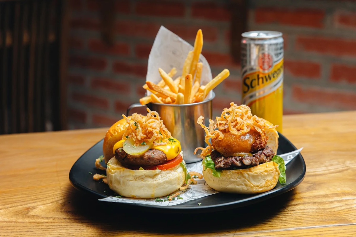 Chops Old Quarter with its modern, comfortable space right in the Old Quarter is the ideal place for you to enjoy a delicious meal